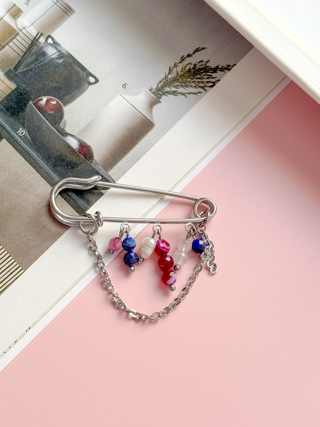 Épingle/broche CYRIELLE - Agate rose, Lapis Lazuli, Pierre de Lune & Perle d'eau douce