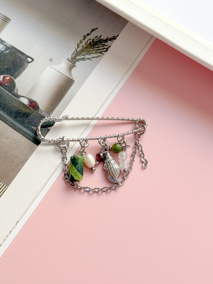 Épingle/broche ROMY - Jade néphrite, Pierre de Lune, Grenat & tutti quanti