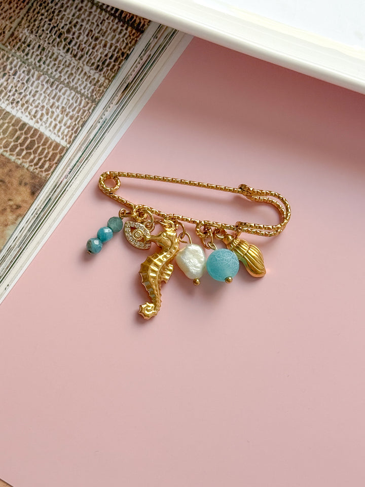Épingle/broche SOFIA dorée - Agate bleue, Apatite & Perle d'eau douce