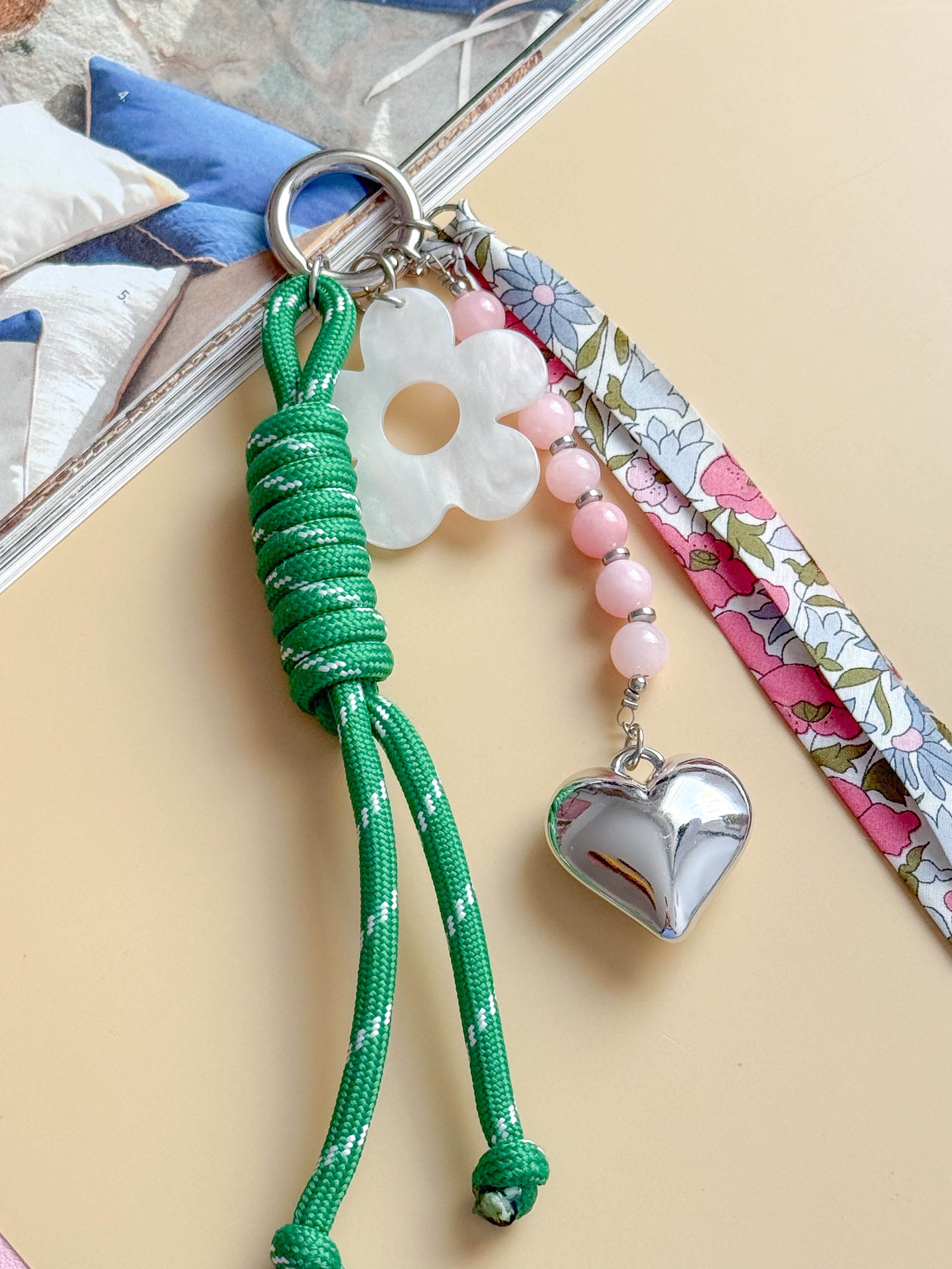 Porte-clés grigris ÉLÉONORE argenté - Calcite rose