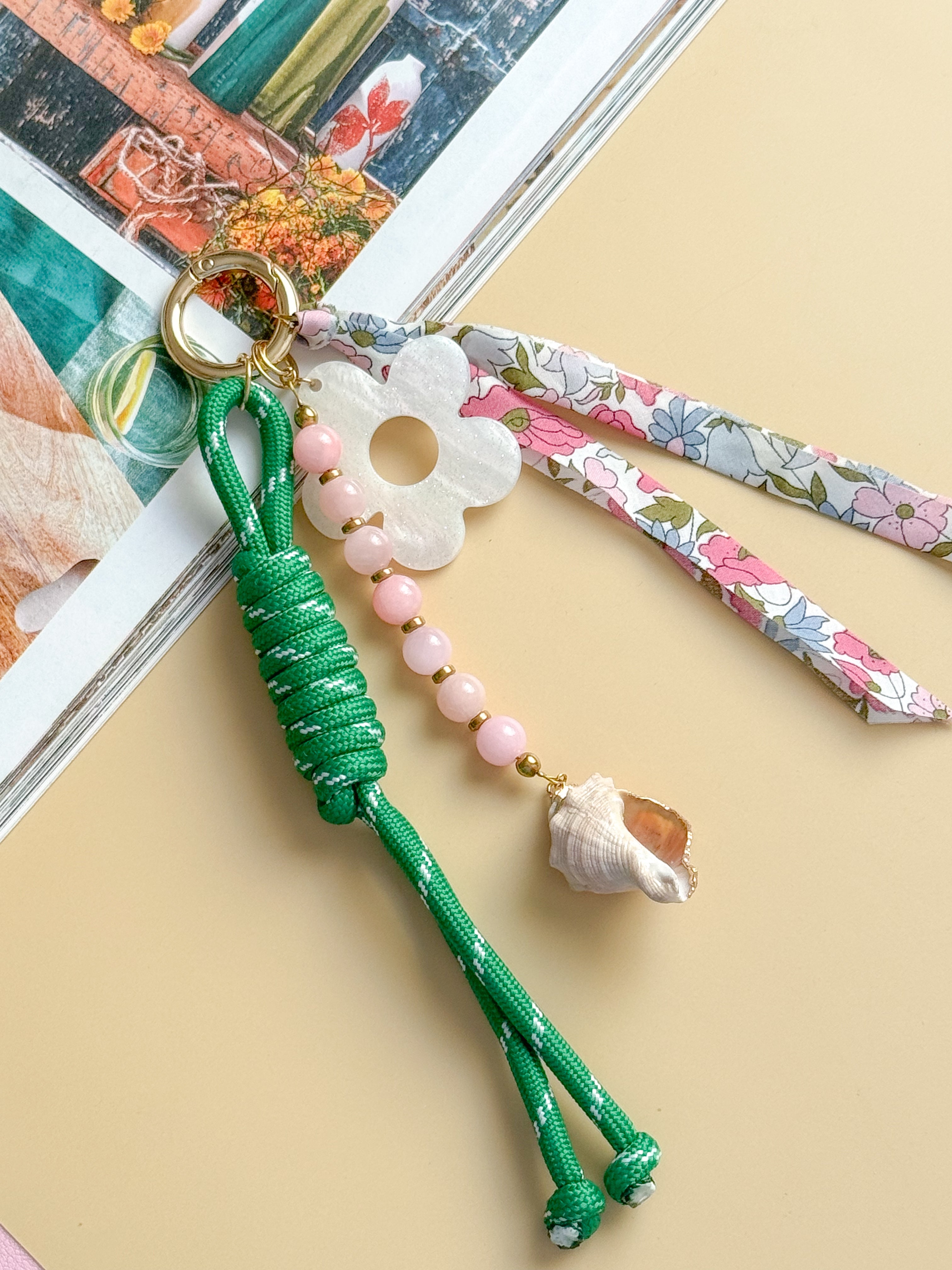 Porte-clés grigris ÉLÉONORE doré - Calcite rose