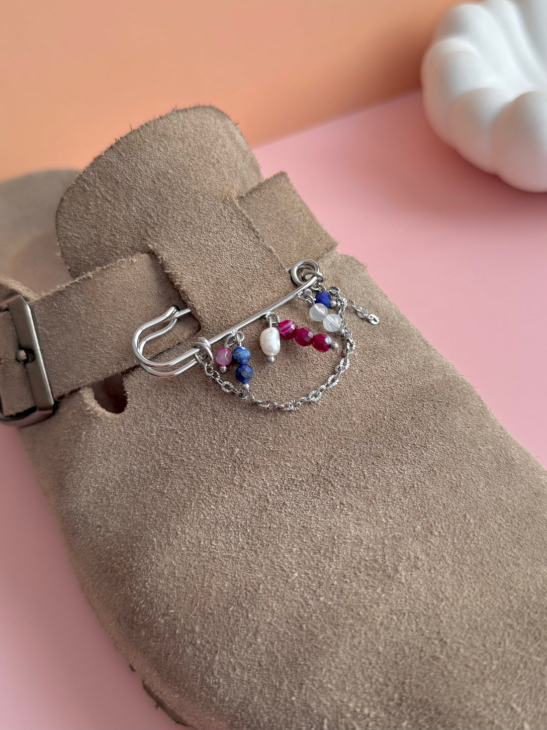 Épingle/broche CYRIELLE - Agate rose, Lapis Lazuli, Pierre de Lune & Perle d'eau douce