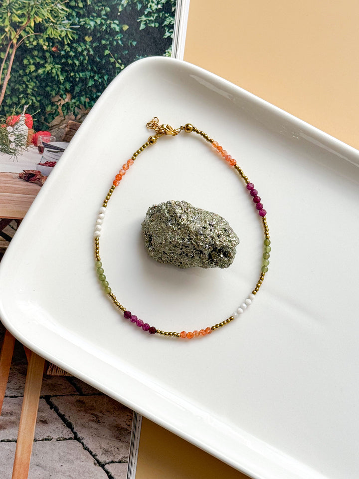 Bracelet de cheville GRETA -  Jade néphrite, Pierre de lune, Rubis & Pierre de soleil