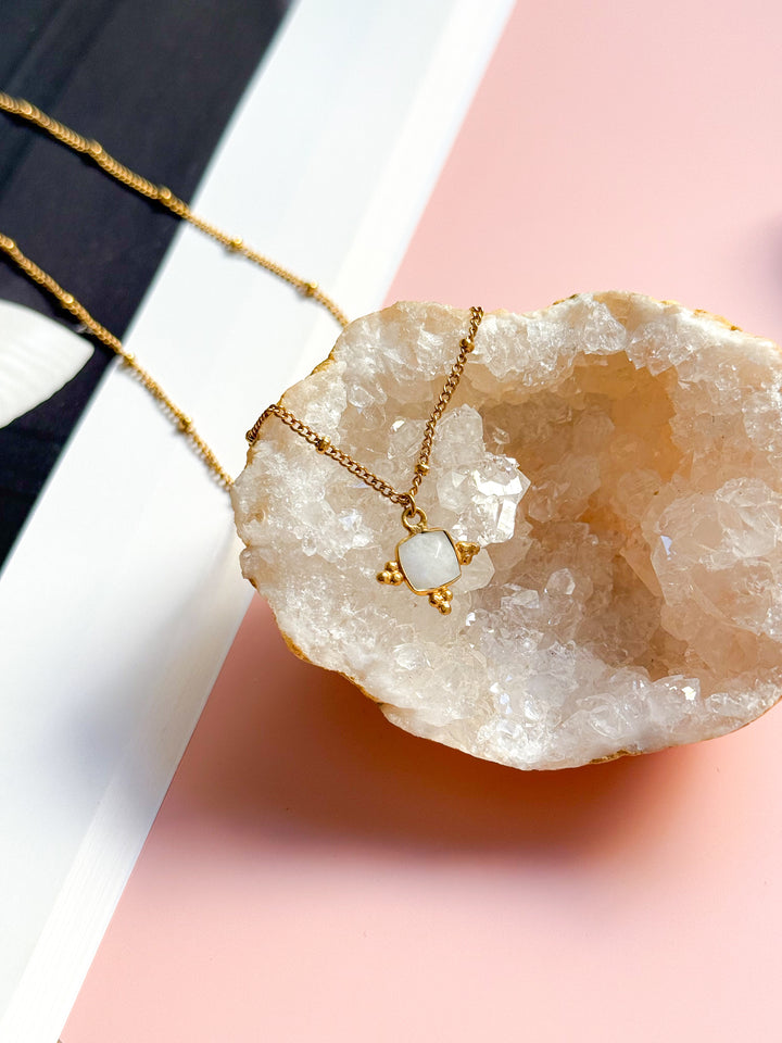 Collier CLÉMATITE Pierre de Lune - Intuition, féminin sacré, apaisement intérieur
