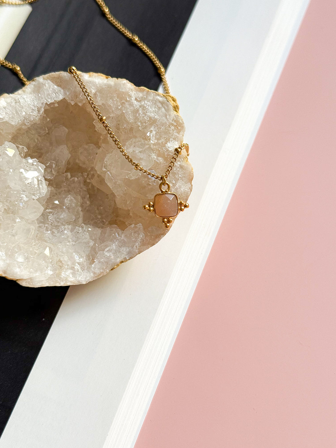 Collier CLÉMATITE Pierre de Soleil - Affirmation de soi, joie, rayonnement intérieur