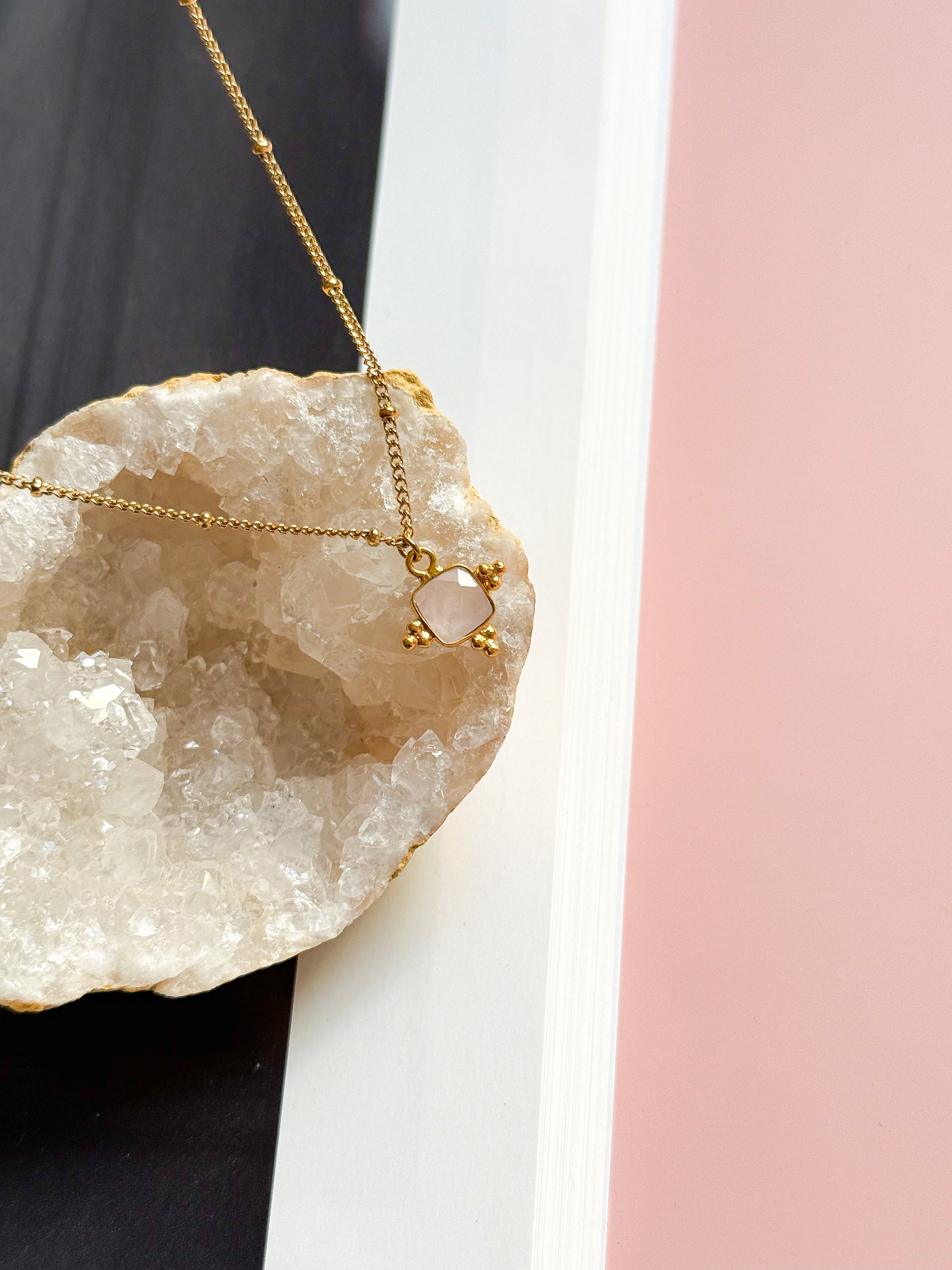 Collier CLÉMATITE Quartz rose - Amour de soi, libération des blessures émotionnelles