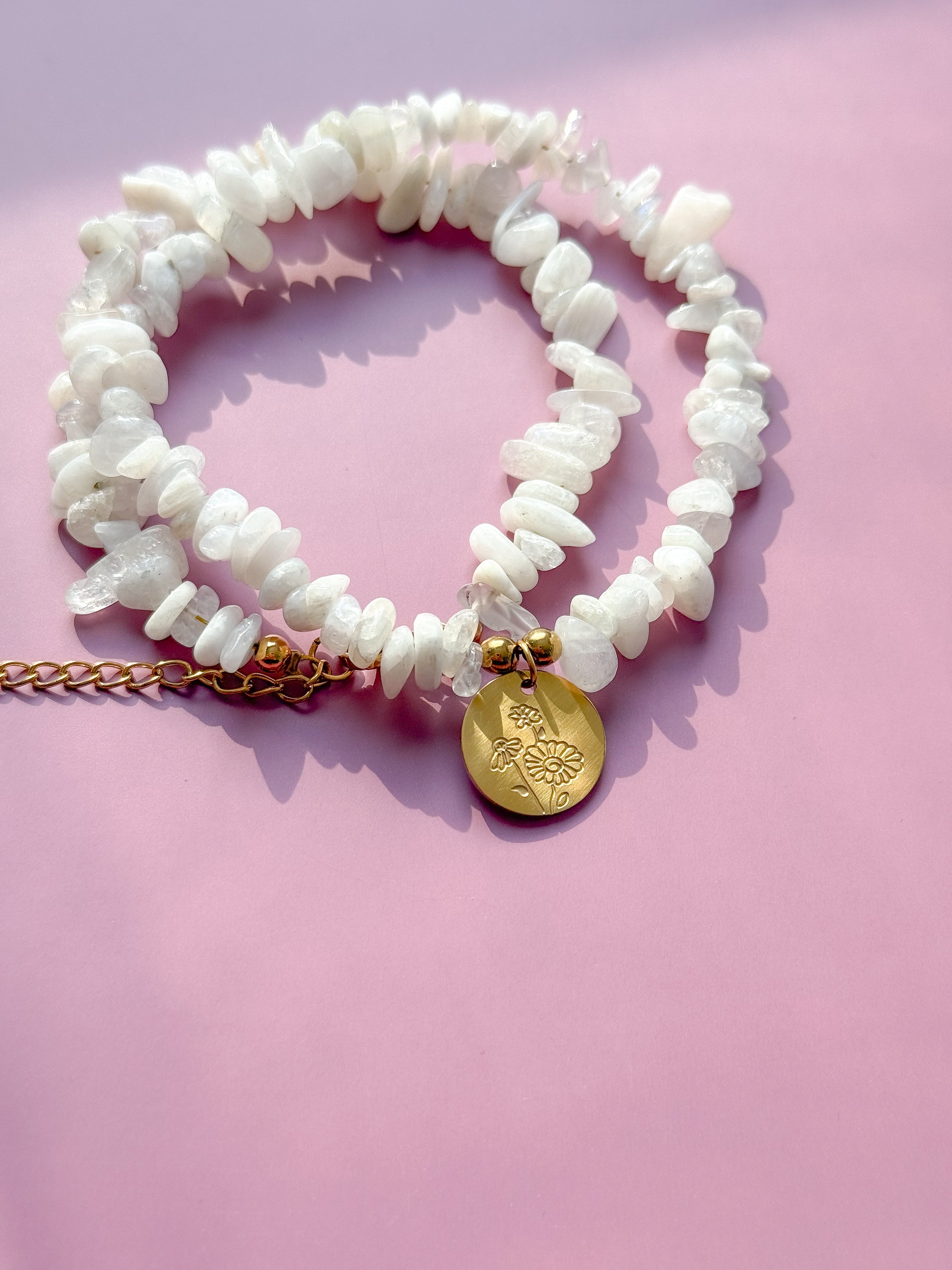 Collier CAMÉLIA personnalisable Fleur de Naissance - Pierre de Lune : Intuition, équilibre émotionnel