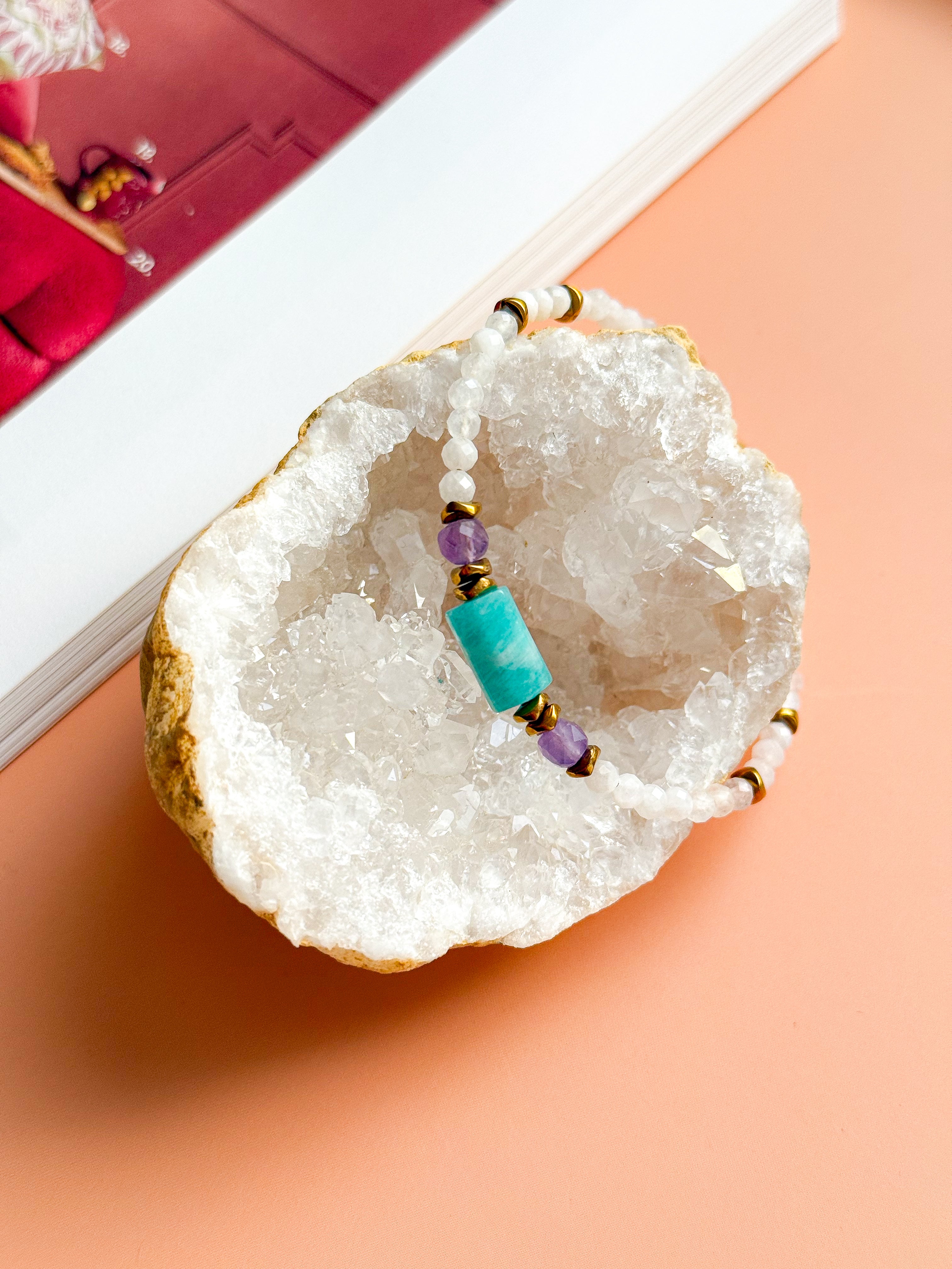 Bracelet MARIGOLD base Pierre de Lune - Féminin sacré, relâcher les tensions, expression personnelle