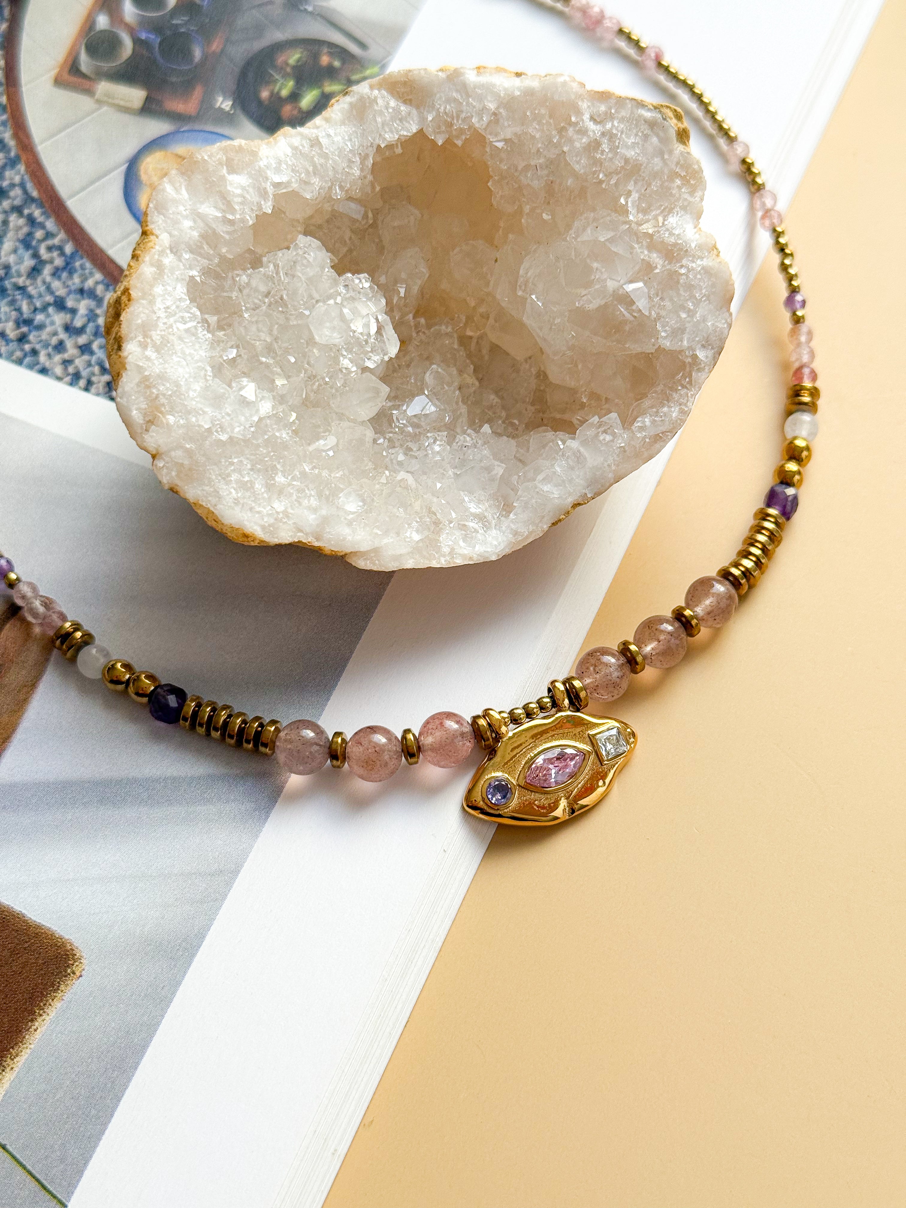 Collier AMARYLLIS - Ouverture du coeur, amour de soi, féminité, lâcher-prise