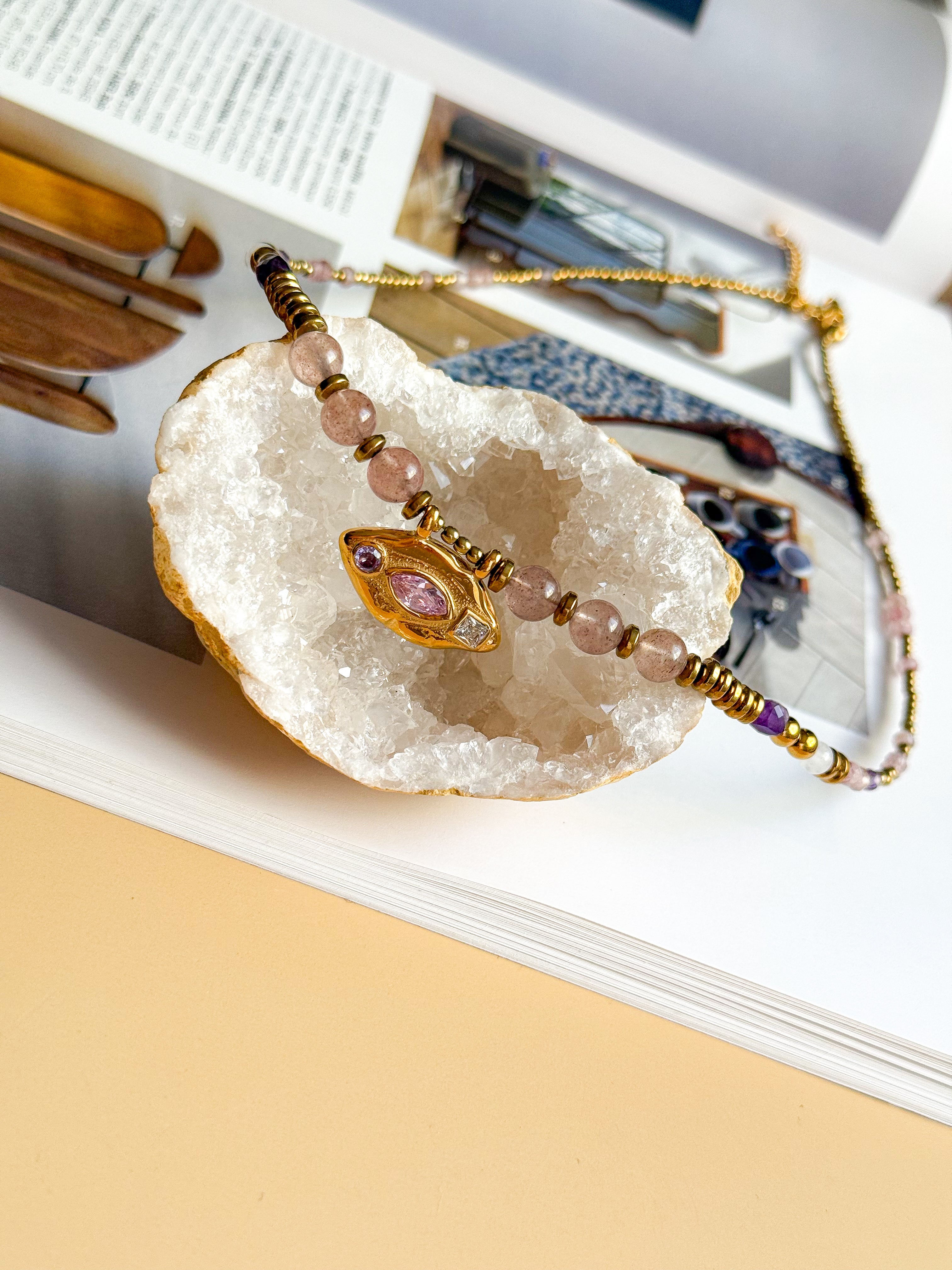 Collier AMARYLLIS - Ouverture du coeur, amour de soi, féminité, lâcher-prise