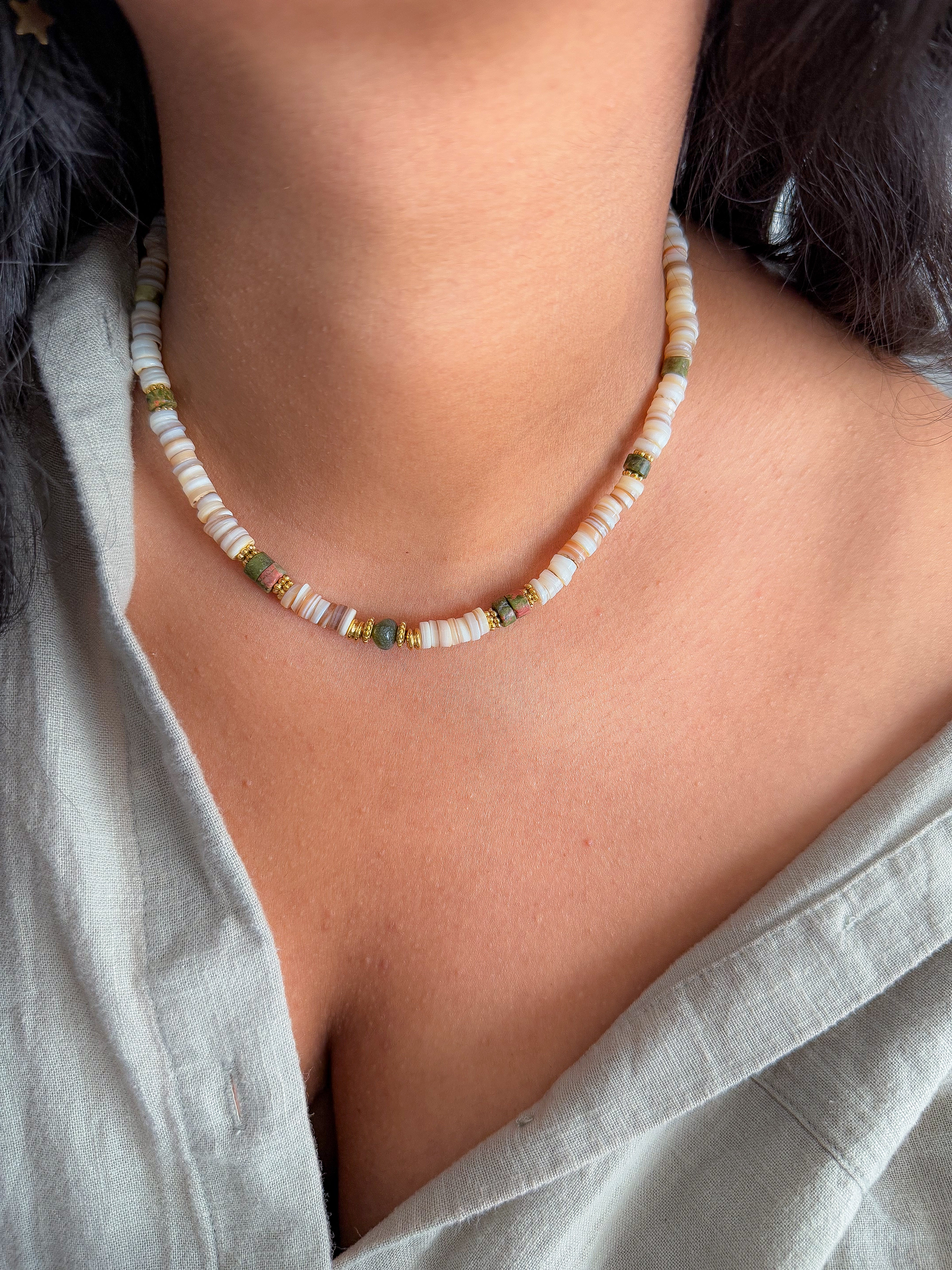 Collar LEELOO - Granito verde y ágata india