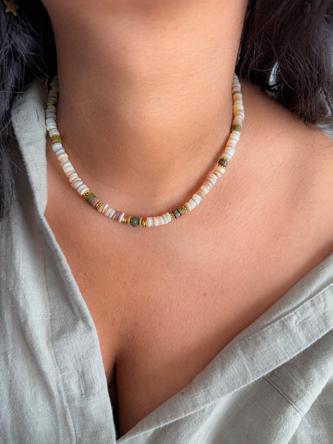 Collar LEELOO - Granito verde y ágata india