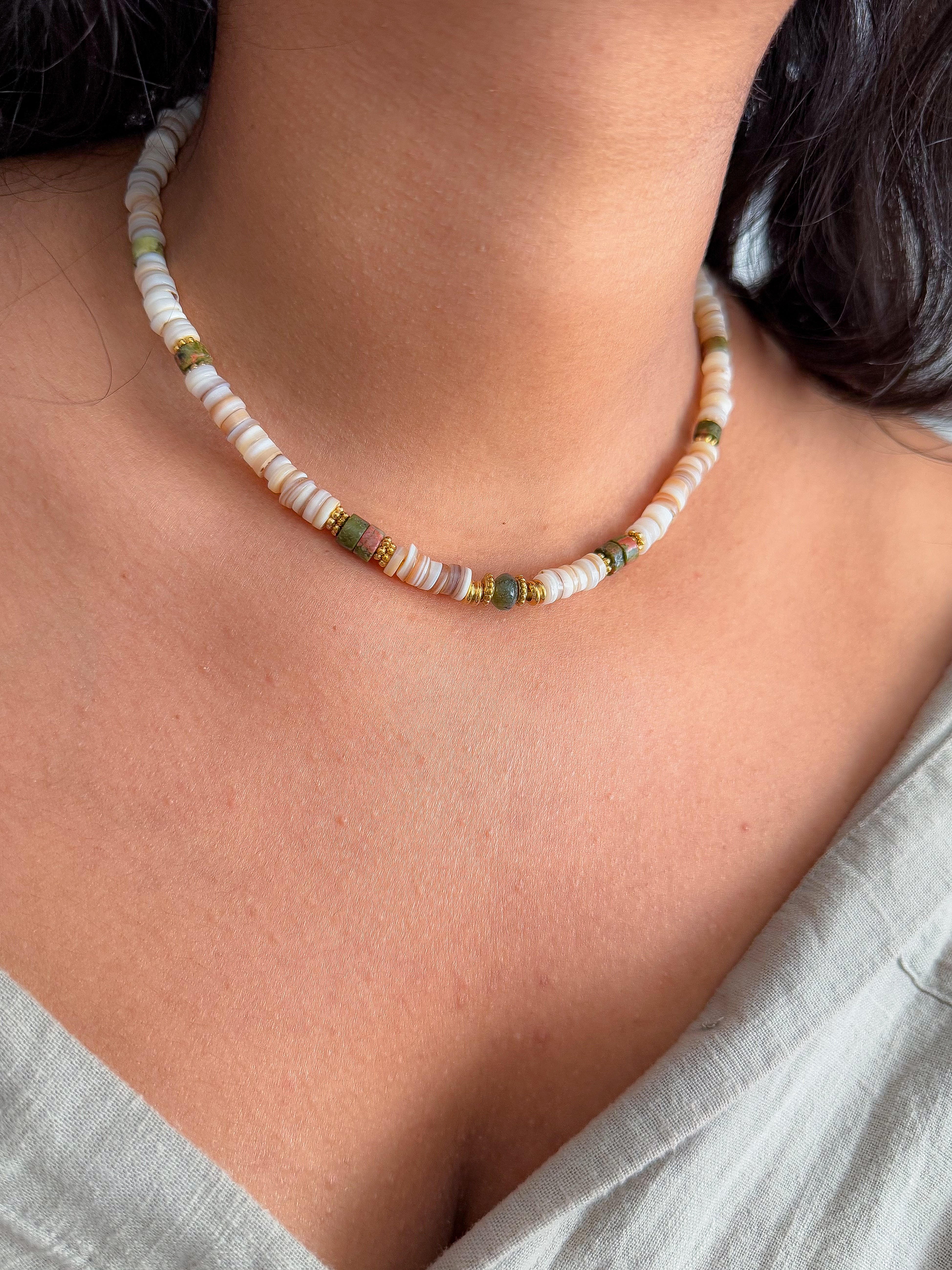 Collar LEELOO - Granito verde y ágata india