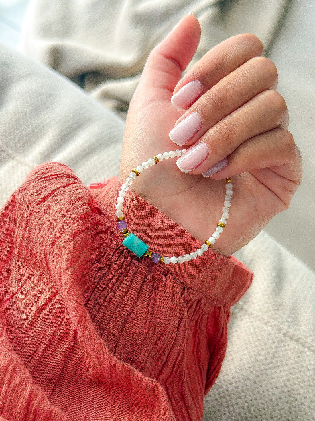 Bracelet MARIGOLD base Pierre de Lune - Féminin sacré, relâcher les tensions, expression personnelle