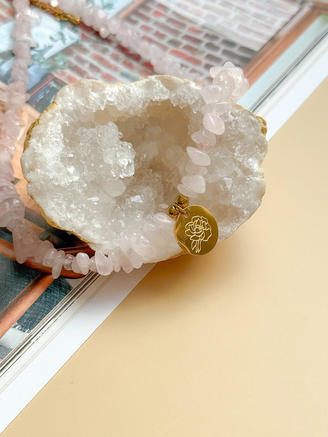 Collier CAMÉLIA personnalisable Fleur de Naissance - Quartz rose : Amour de soi & harmonie intérieure