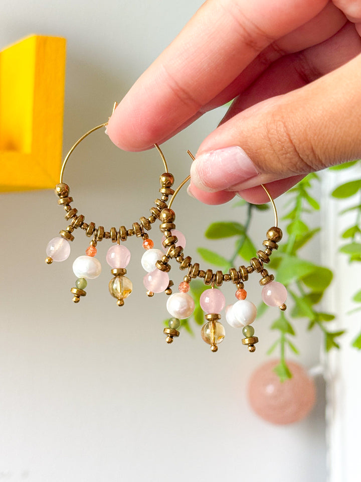 Créoles MAUREEN - Quartz rose, Citrine, Pierre de Soleil, Jade Néphrite