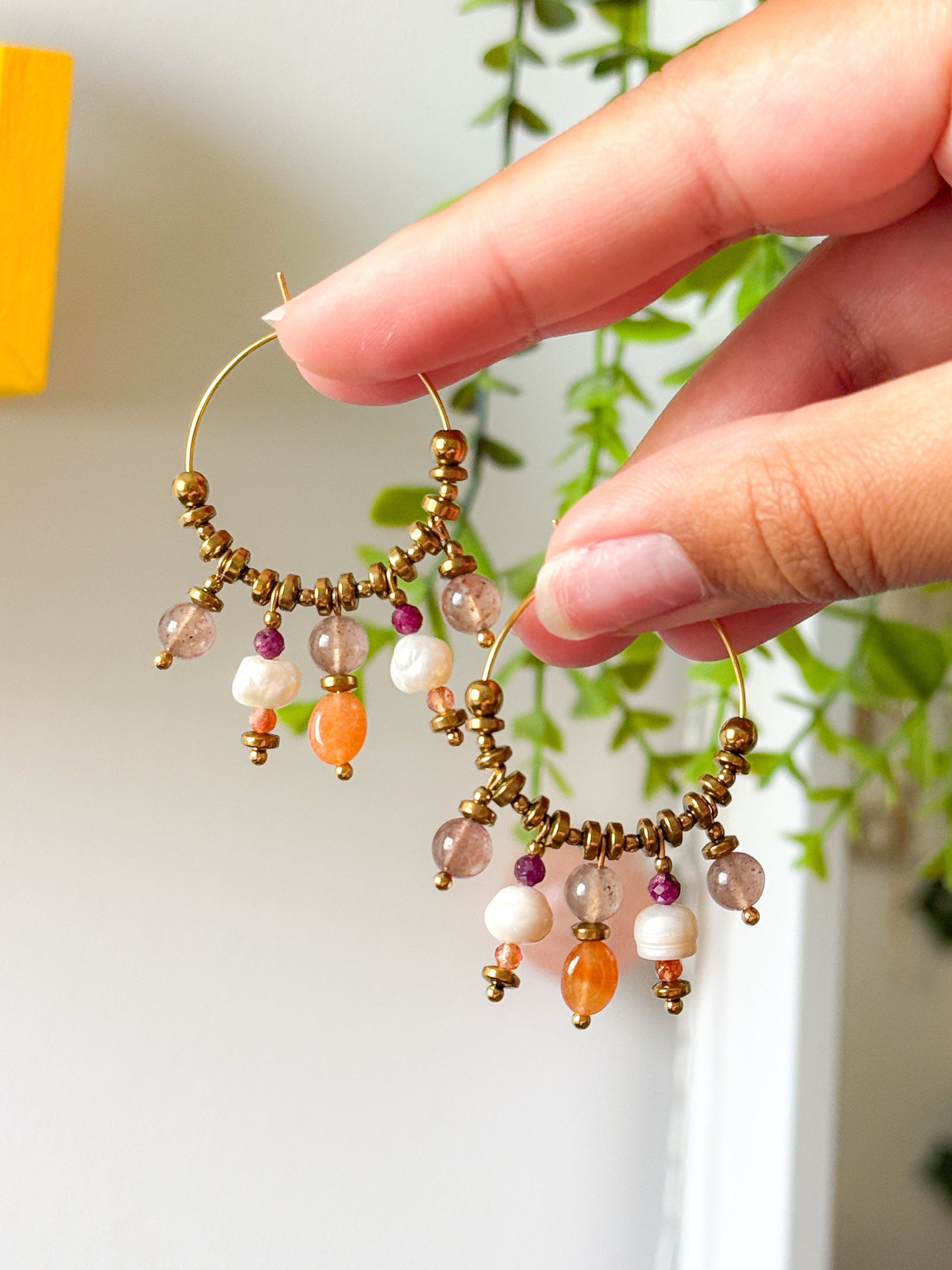 Créoles MAUREEN - Quartz fraise, Rubis, Pierre de Soleil, Aventurine orange