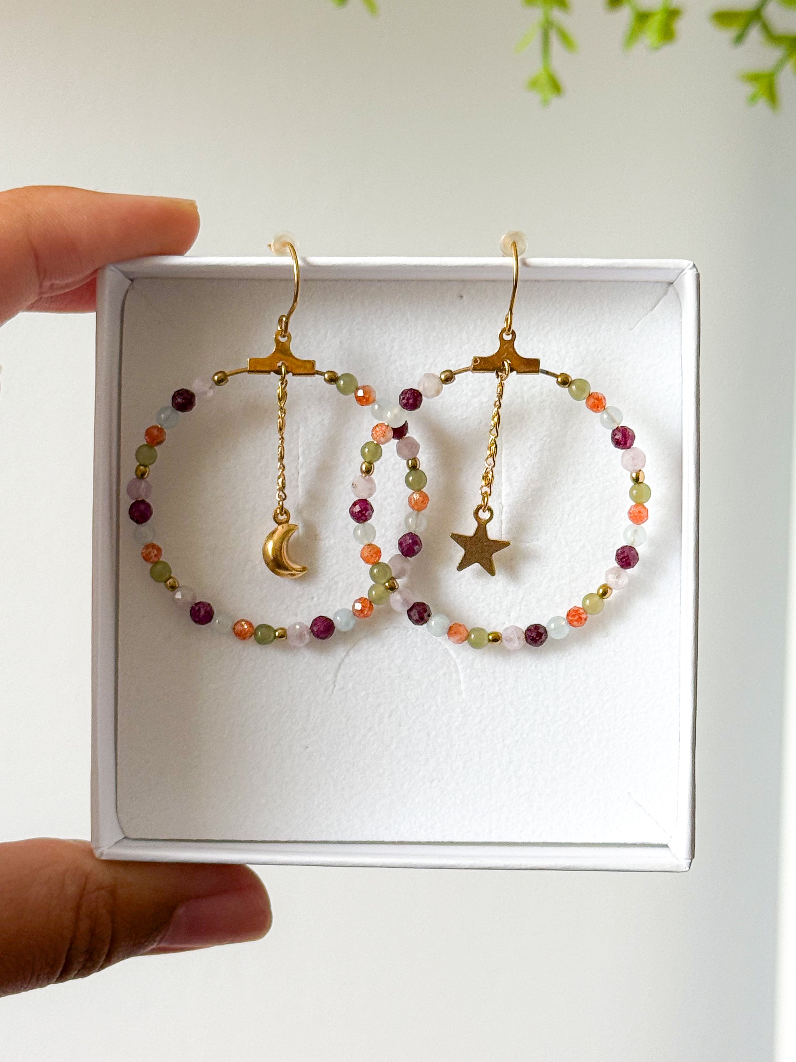 Créoles NASTASYA - Jade néphrite, Aigue-marine, Kunzite, Rubis, Pierre de Soleil