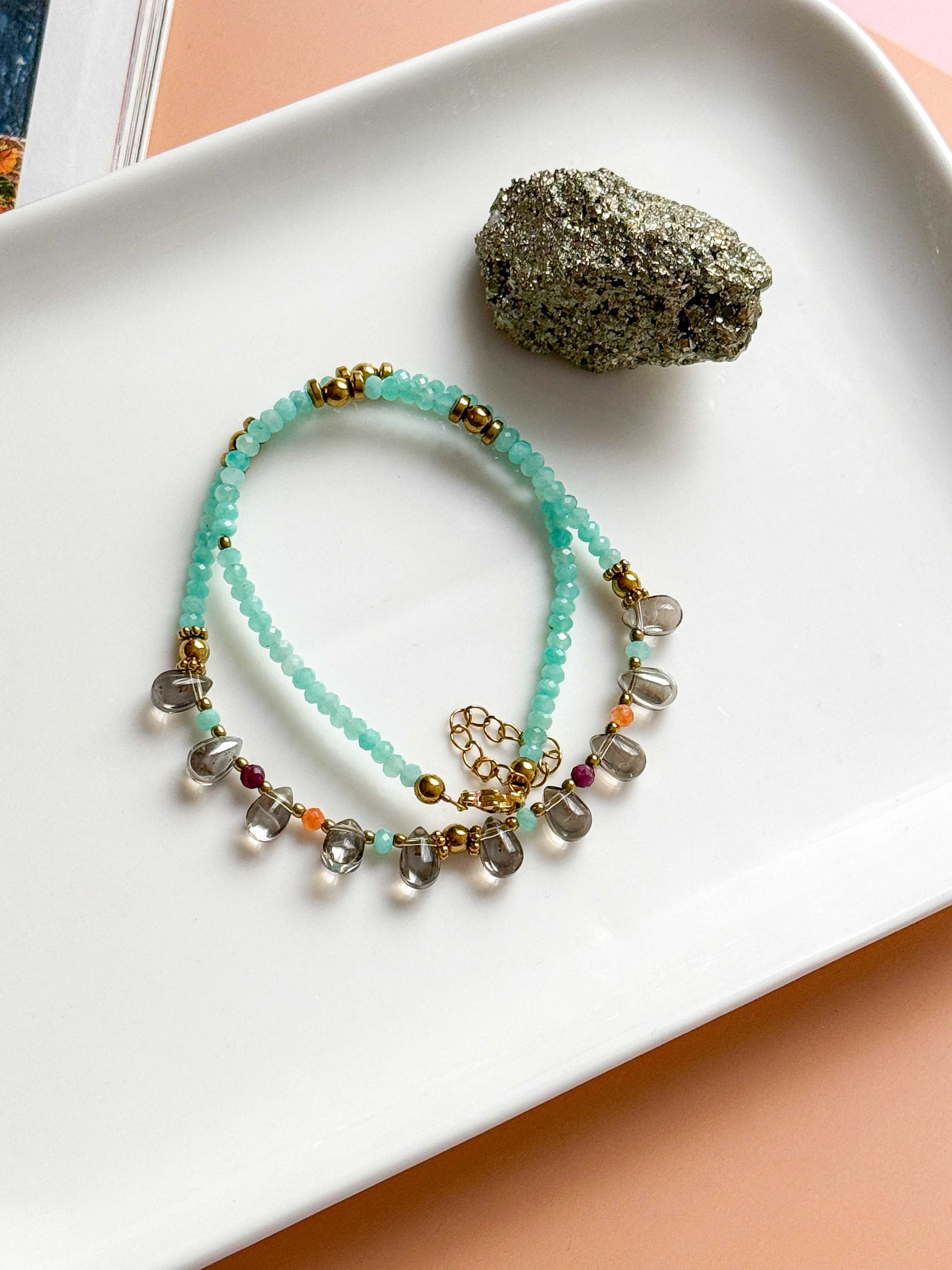 Collier EZRA - Amazonite, Pierre de soleil, Rubis