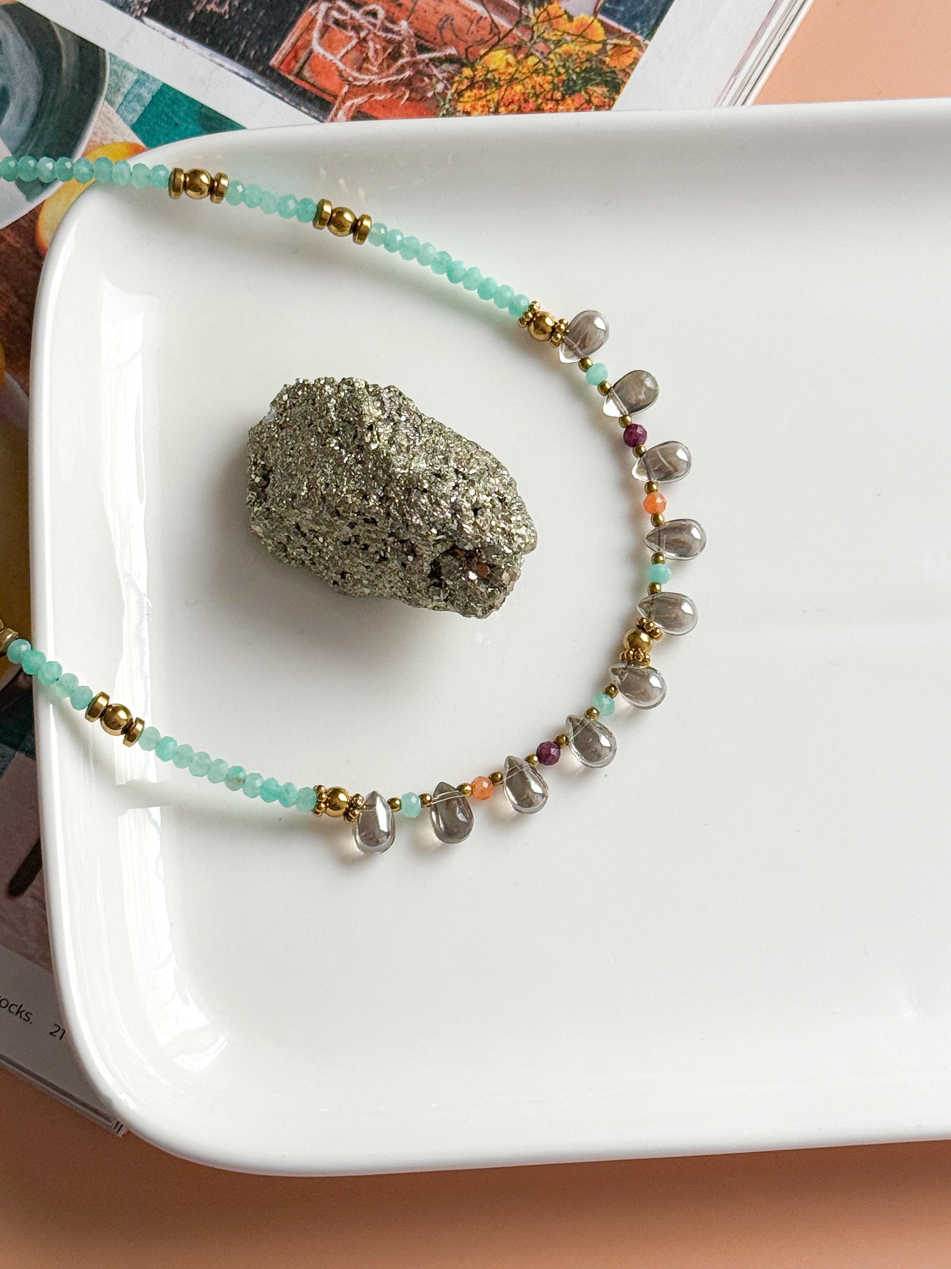 Collier EZRA - Amazonite, Pierre de soleil, Rubis