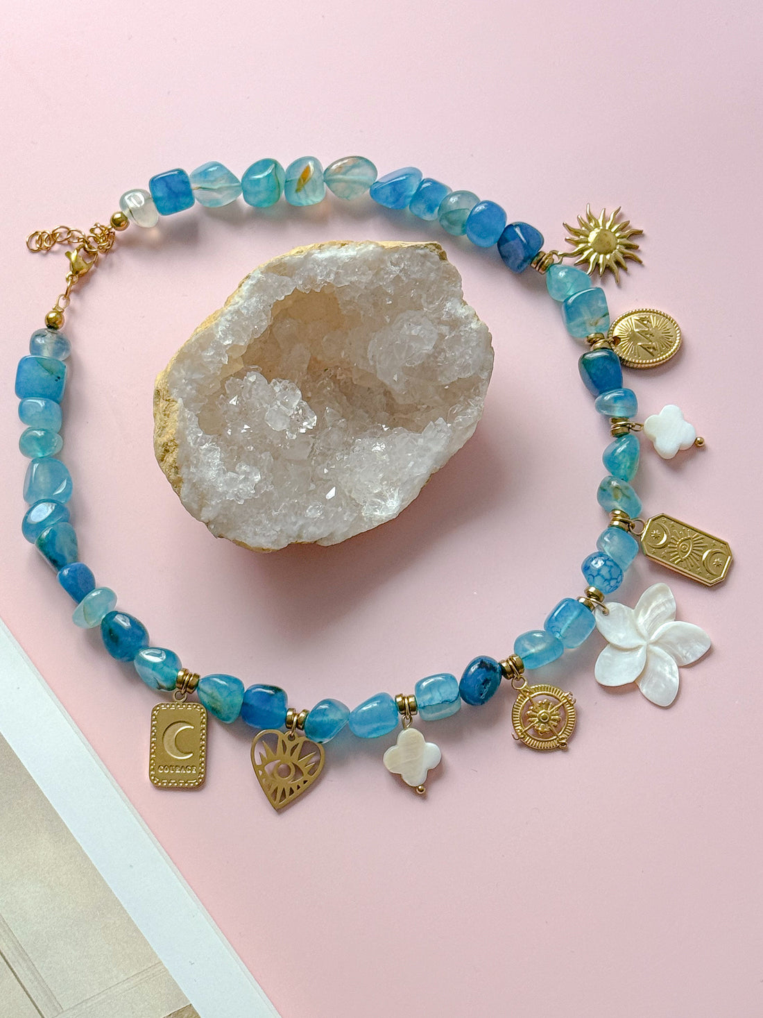 Collier LAURA doré/bleu - Calme intérieur, protection, expression de soi