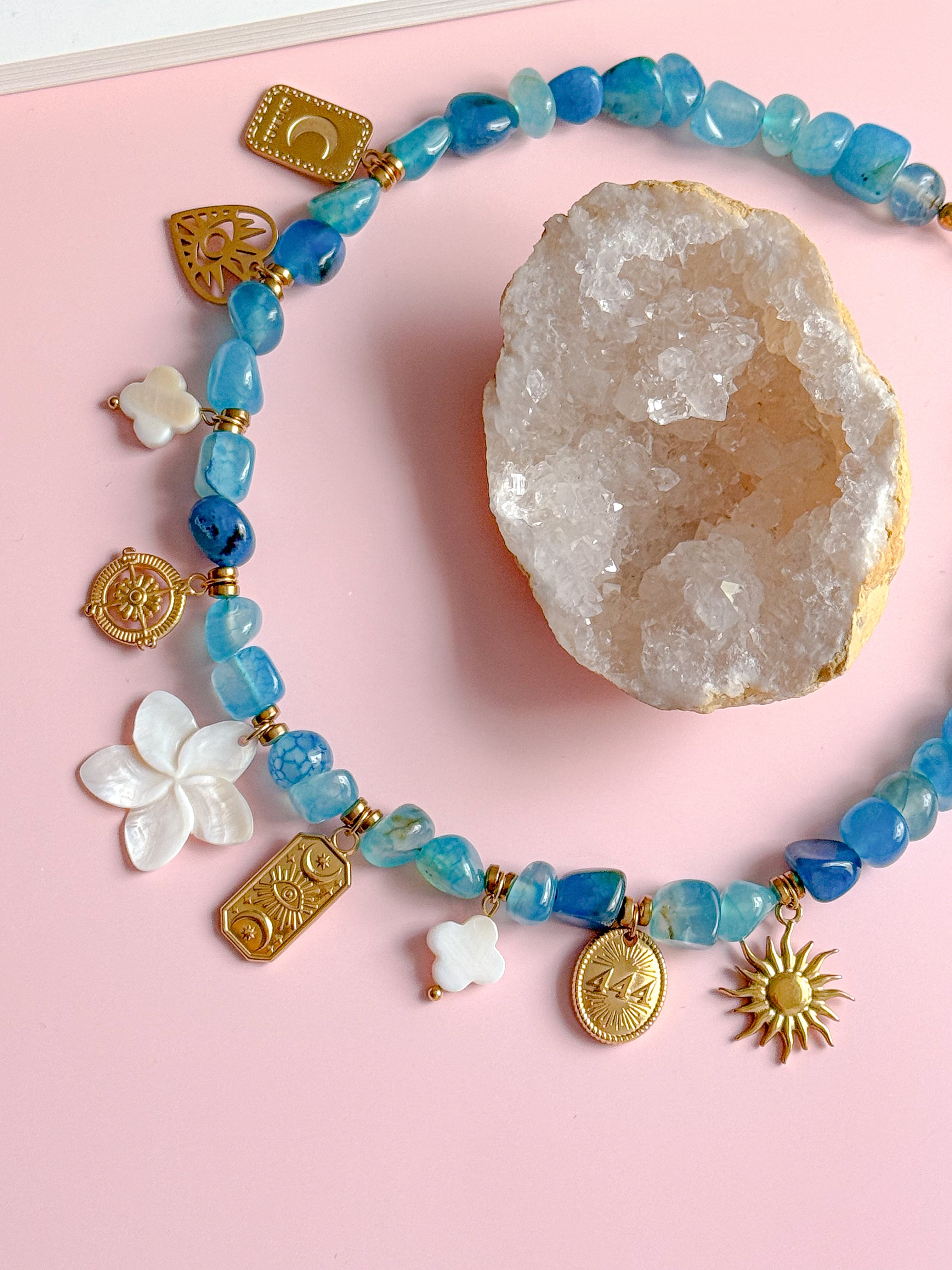 Collier LAURA doré/bleu - Calme intérieur, protection, expression de soi