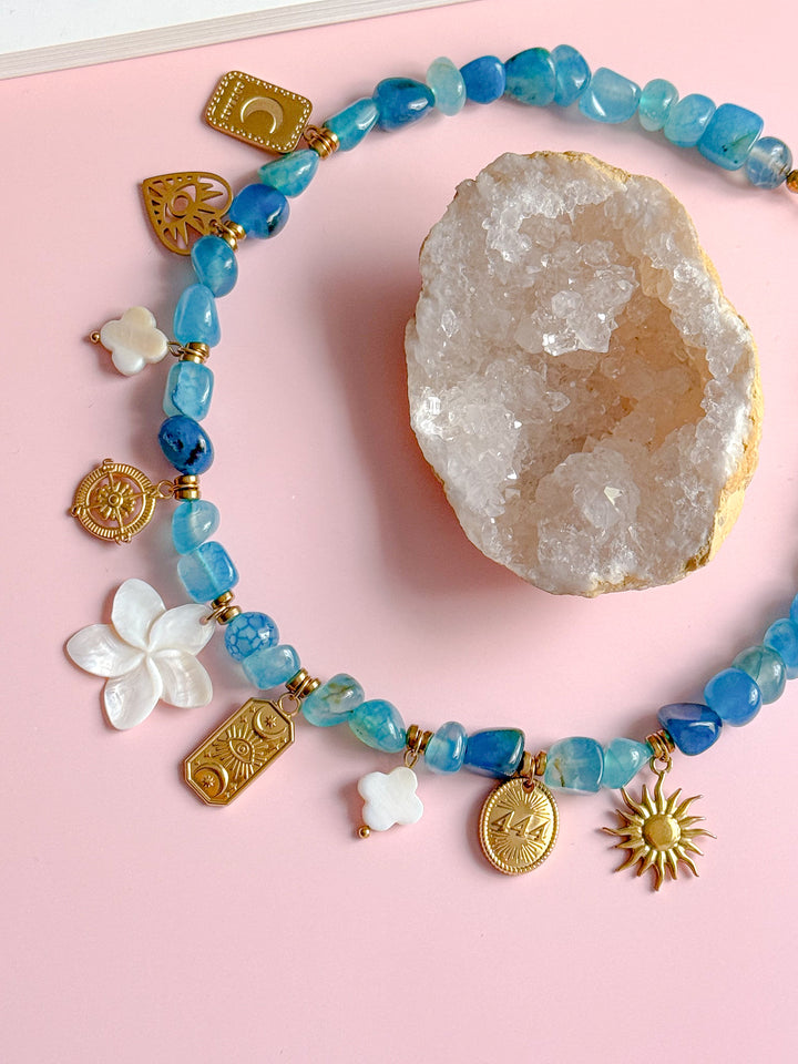 Collier LAURA doré/bleu - Calme intérieur, protection, expression de soi