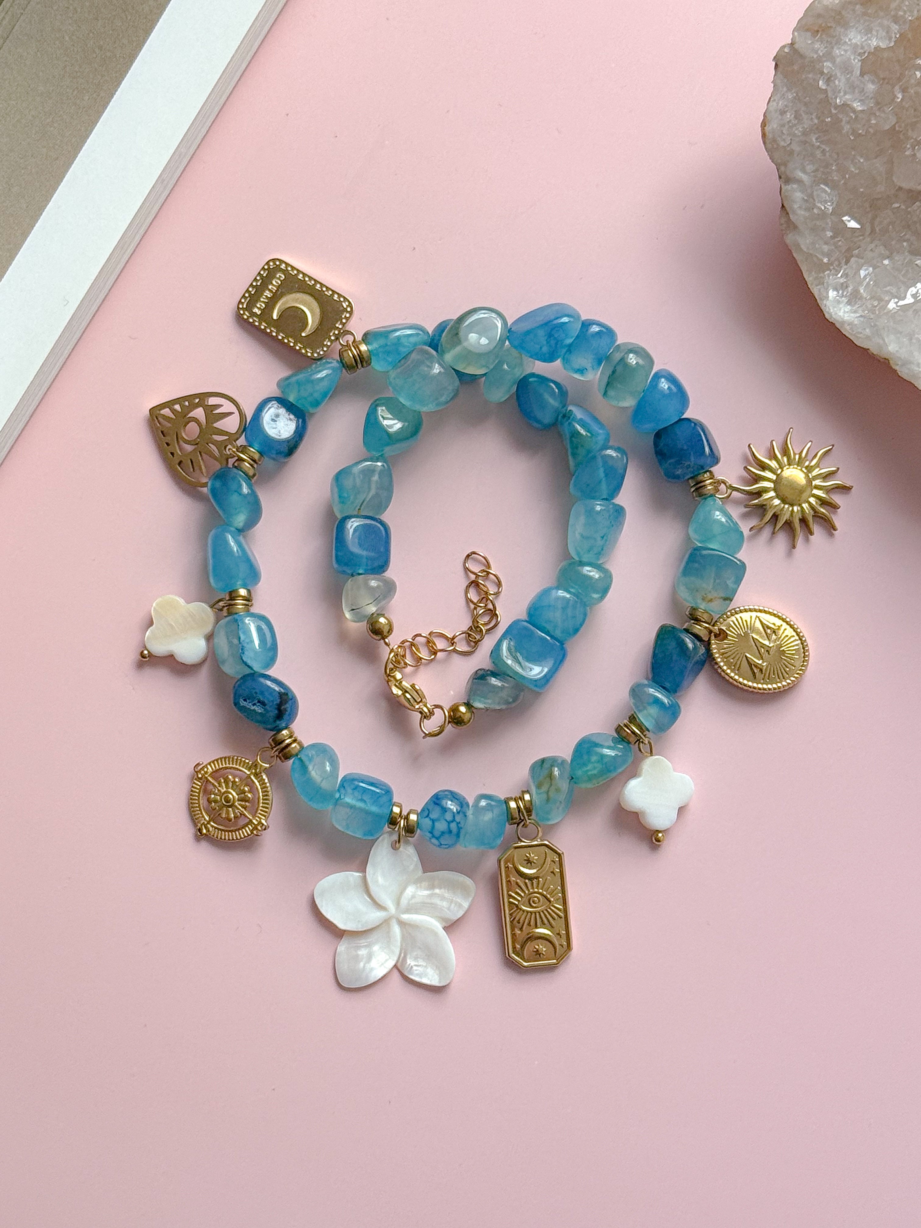 Collier LAURA doré/bleu - Calme intérieur, protection, expression de soi