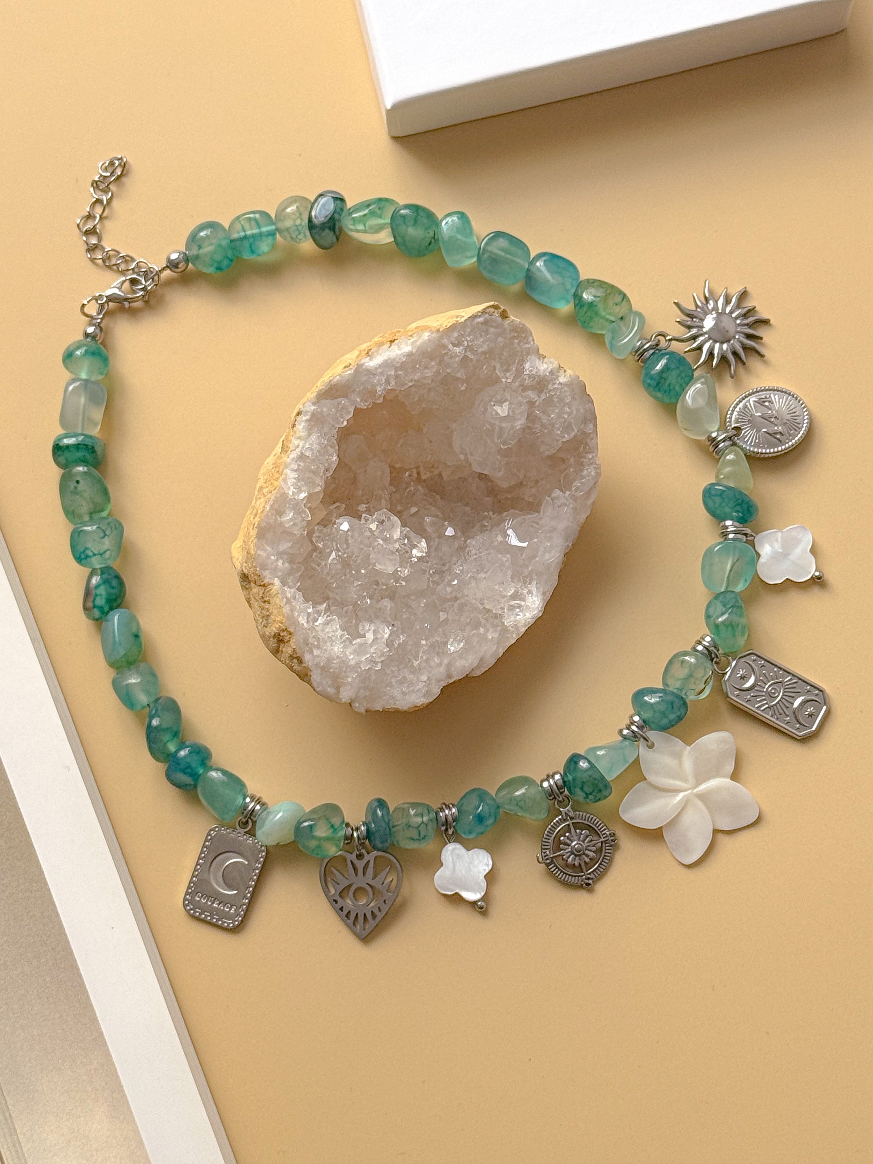 Collier LAURA argenté/turquoise - Apaisement intérieur, clarté mentale, communication